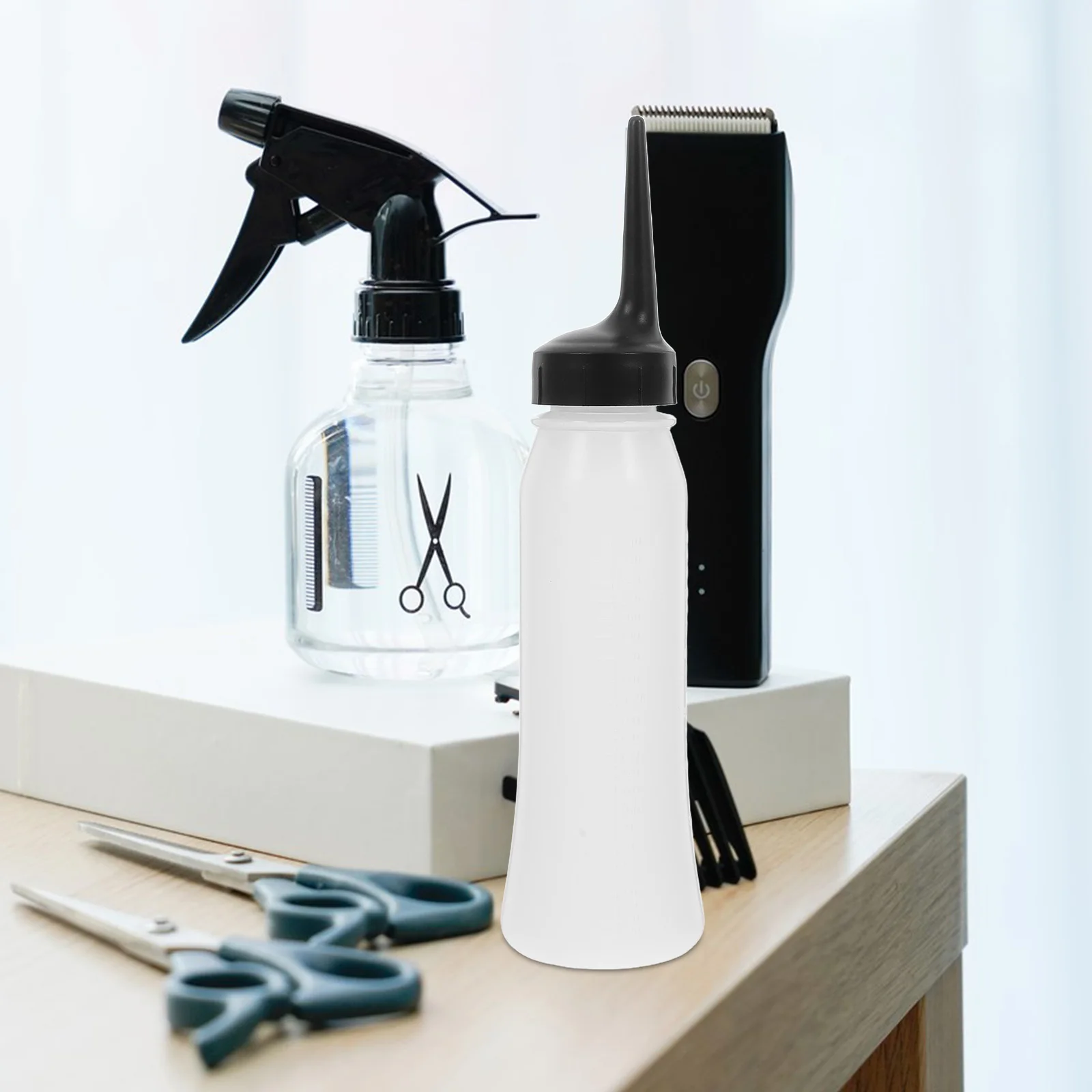 

3pcs Hair Dye Applicator Bottles Squeeze Dry Cleaning Bottle with Measuring Scale Refillable Salon Tool for for Hairdressers