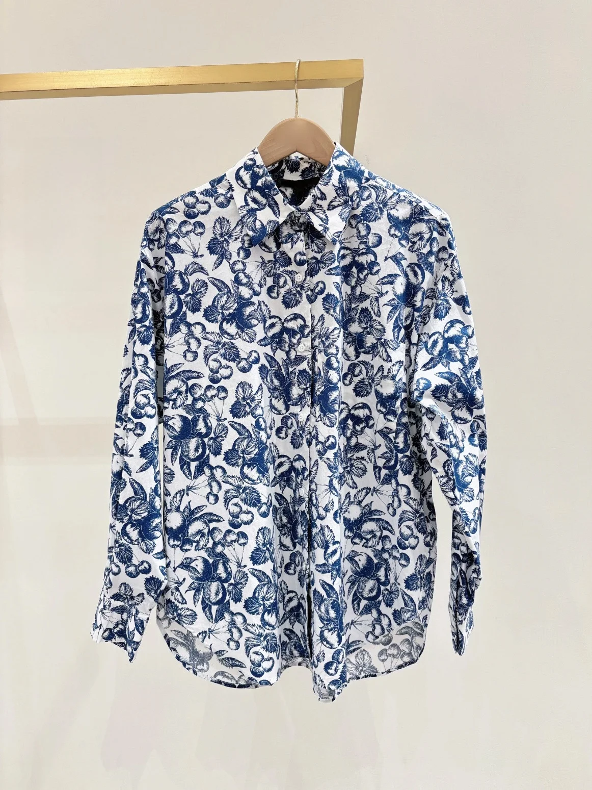 

Loose Printed Shirt Top in Blue And White Base Tone for Early Autumn 2025 Vintage Style Women's Cotton Blend Casual Shirt