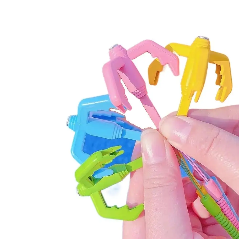 

Hand Eye Coordination Spring Claw Hook Easy To Use Plastic Hook Claw Scalable Claw Toy Magnetic Attraction Colourful