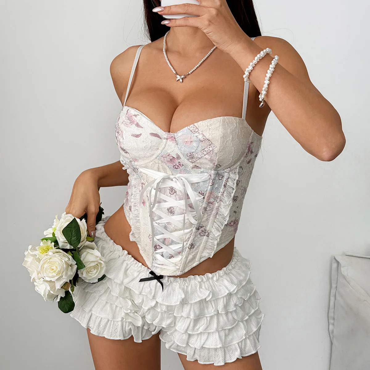 

Сексуальный белый кружевной топ-бандаж с эффектом пуш-ап, без рукавов, с завязками на спине, в стиле корсета, укороченный, на тонких бретелях, с утягивающим эффектом на талии, топ-майка, топ-бюстье, топ-камиса