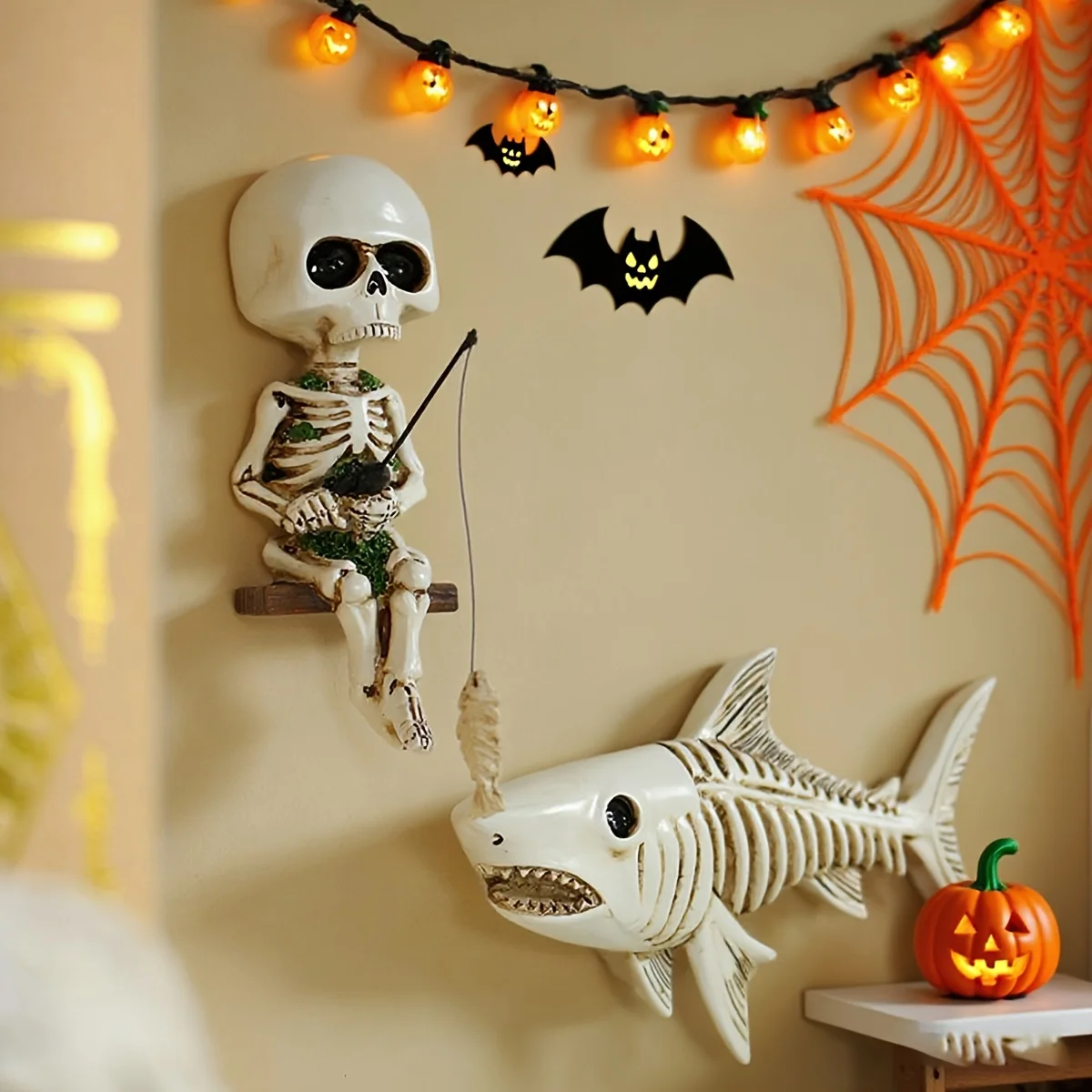 2Pcs Halloween Skeleton Fishing Figurine Shark Wall Decor Resin Sculpture 10.9cm 13cm Spooky Home Aquarium Ornament
