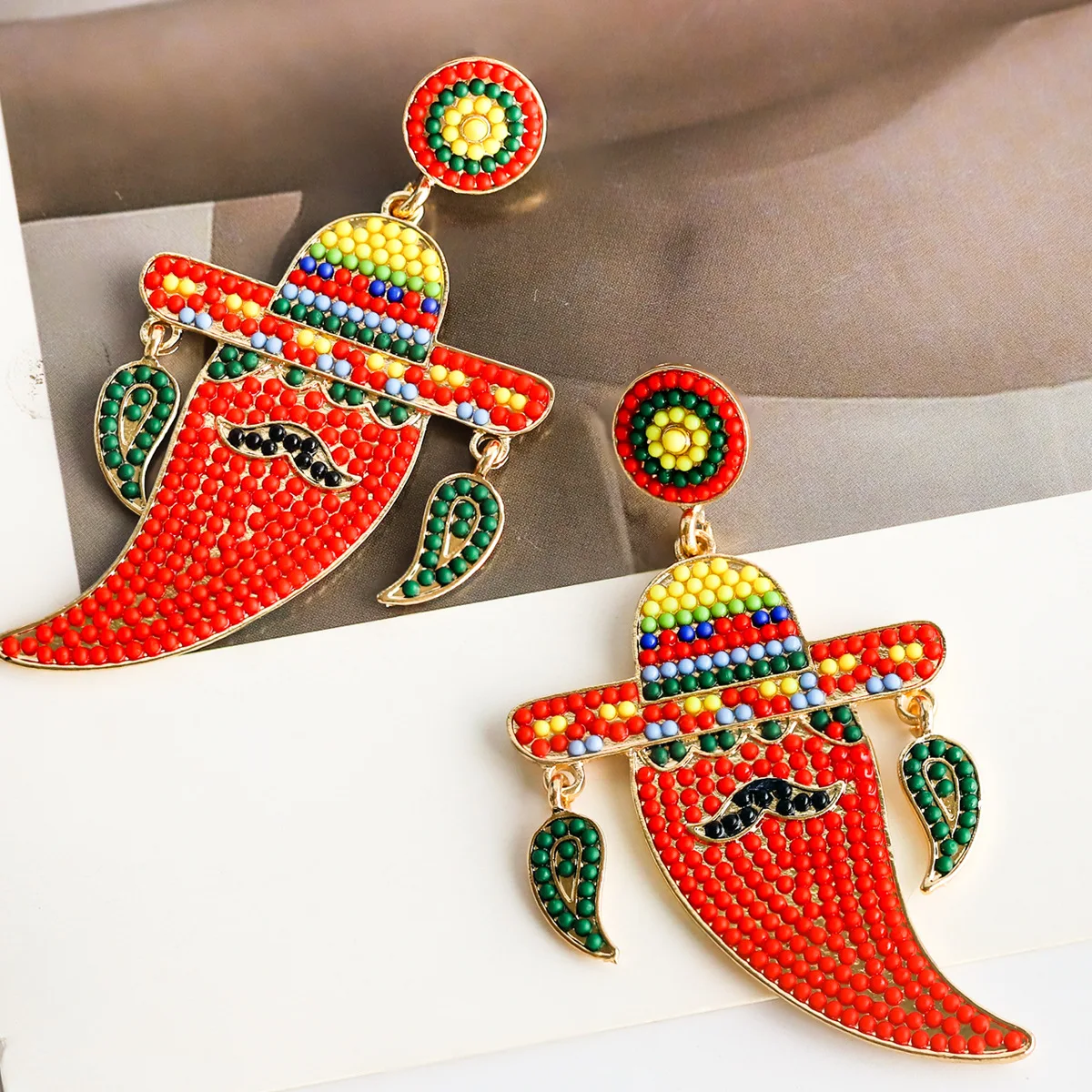 Girlgo pendientes de bola de arroz de colores para Festival Mexicano, aretes con tapas de ala ancha, Cactus, aguacate y pimienta de Chile