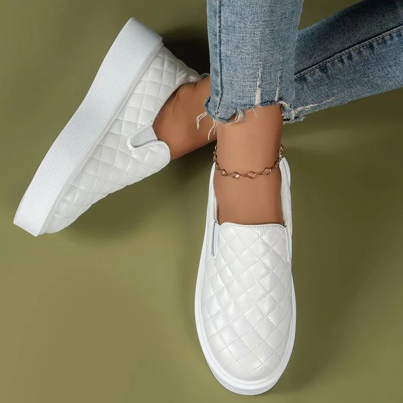 2022 Ladies Casual Shoes Slip-On Thick Sole Loafers White Sneakers Breathable Lightweight Flat Vulcanized Shoes Casual Shoes