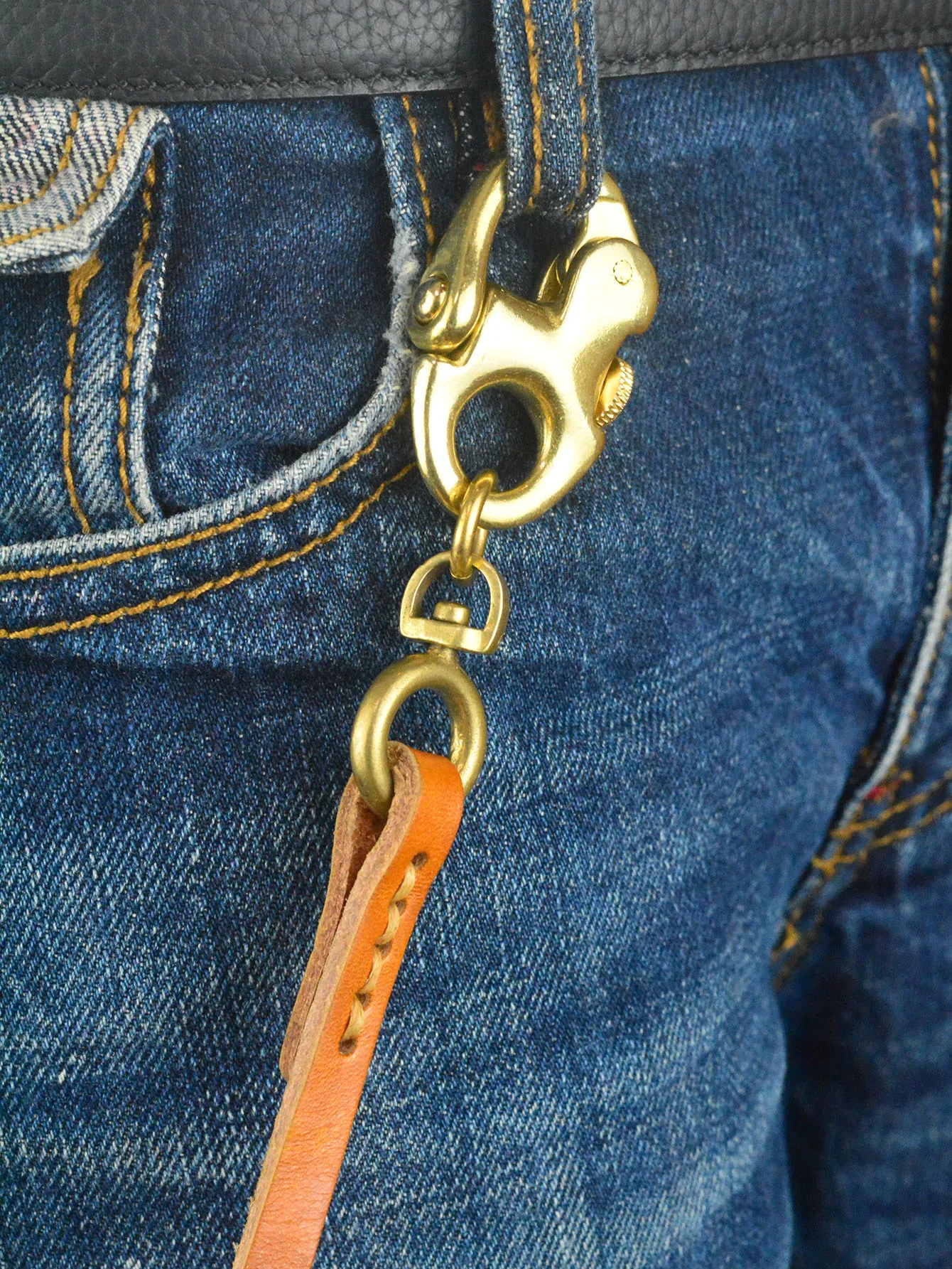 25 Inches Long Punk Tan 8mm Leather Strap Wallet Trousers Biker Swivel Crab Clasp Oval Sweden Nautical Carabiner Keychains