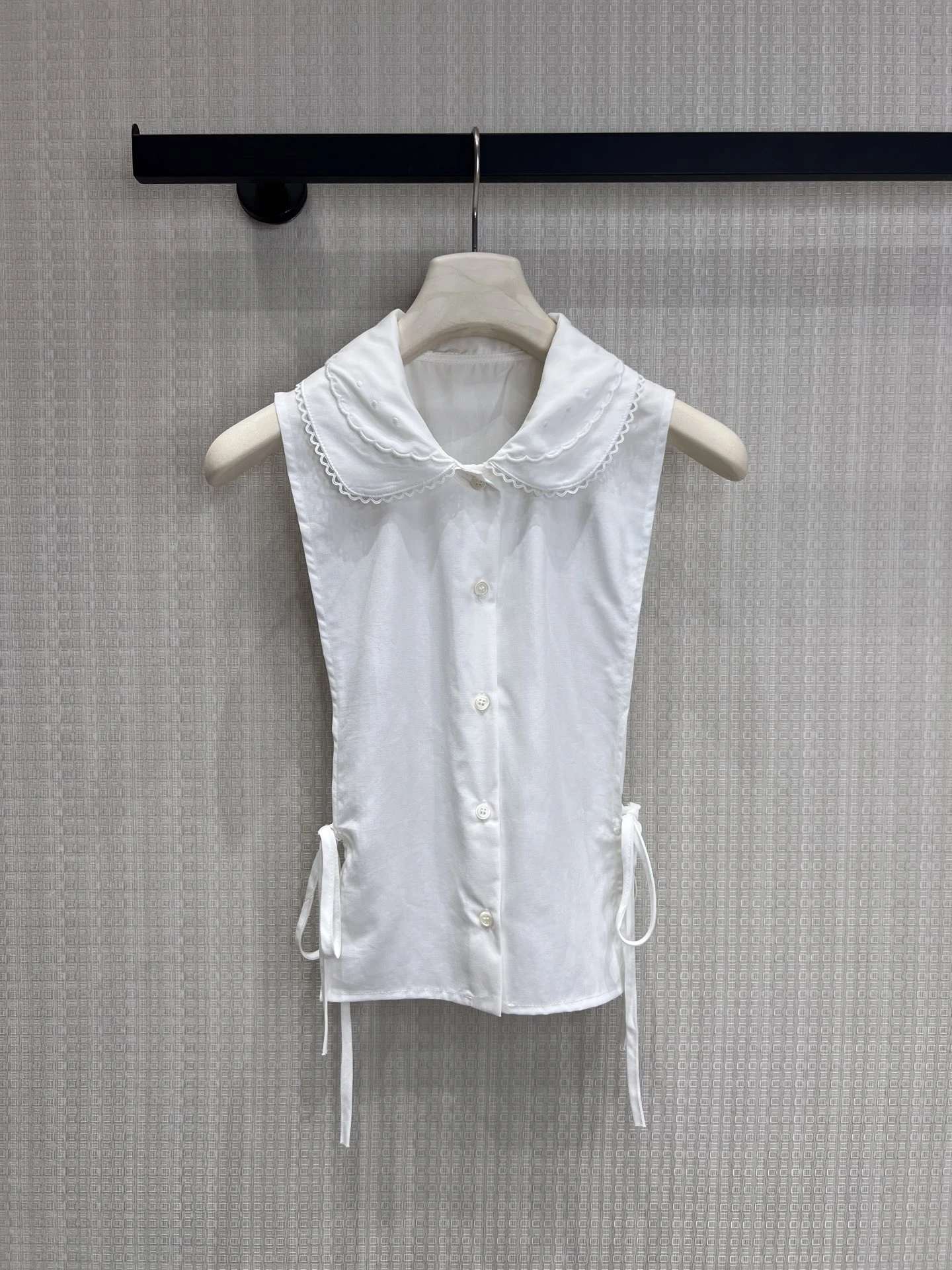 

Sweet Style Cotton Sleeveless Doll Collar Shirt Women's Fashionable Versatile Age-Defying Daily Commute Friendly Petal Detail