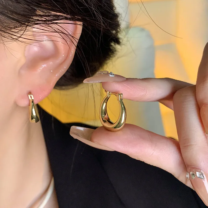 Trend Metal Geometry Hoop Earring Fashion nuovo Design ovale minimalista orecchini Color oro per le donne regalo di gioielli di moda