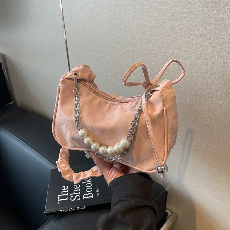 Bolso tipo mensajero de hombro para mujer de primera calidad, bolso baguette con cadena de perlas a la moda