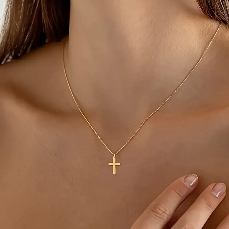 Women\'s cross necklace 14K gold-plated exquisite small cross pendant necklace