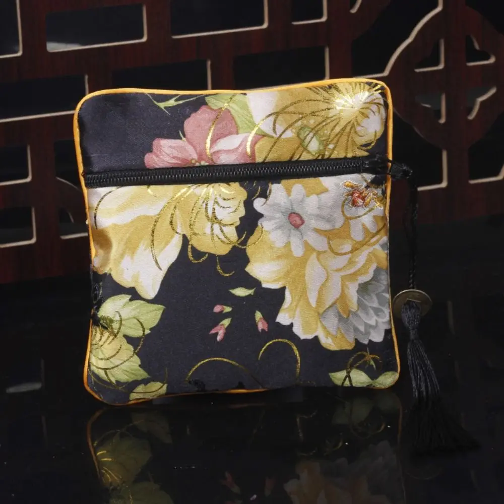 

Portable Cloth Embroidery Coin Pouch Flower Tassel Cloth Wallet Bracelet Bag Gift Pouch Chinese Style Coin Pouch Daily