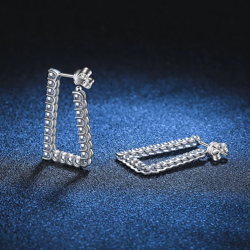 E123 Lefei موضة كلاسيكية بيضاء 0.5 مويسانيتي تصميم رائع حرف L أقراط للنساء الساحرة الفضة 925 مجوهرات الحفلات هدية