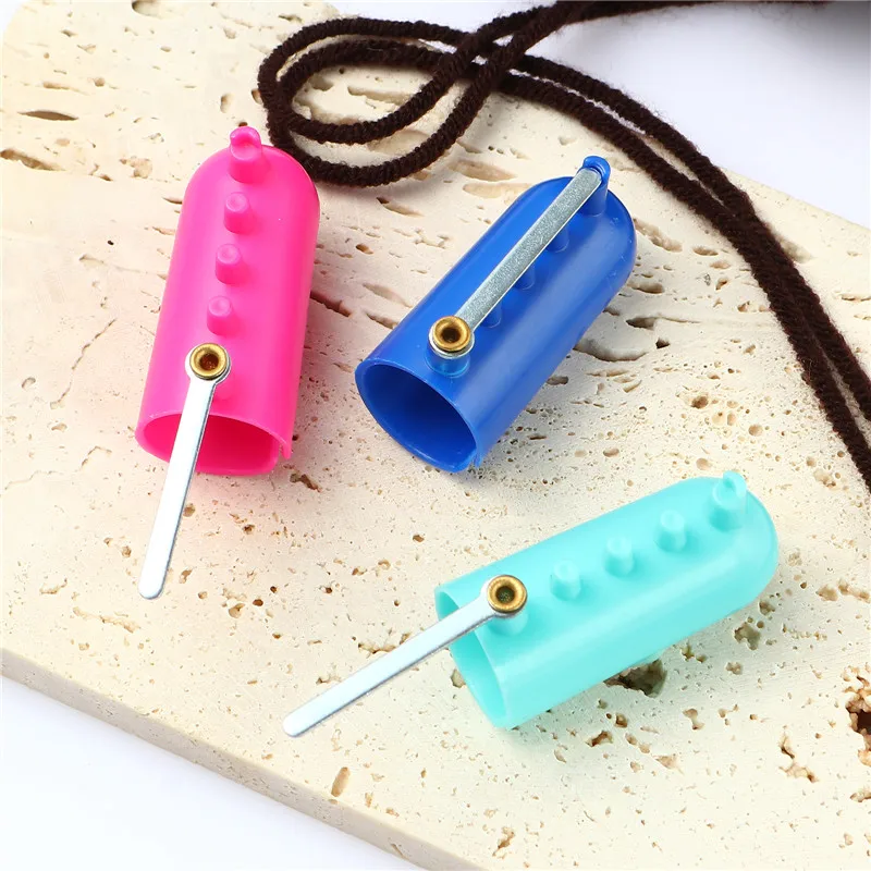 1pc Plastic Thimble Sewing Ring Thread Cutter Finger Blade Needle Embroidery Thread Breaker Sewing Accessory At Random 4X2.5cm