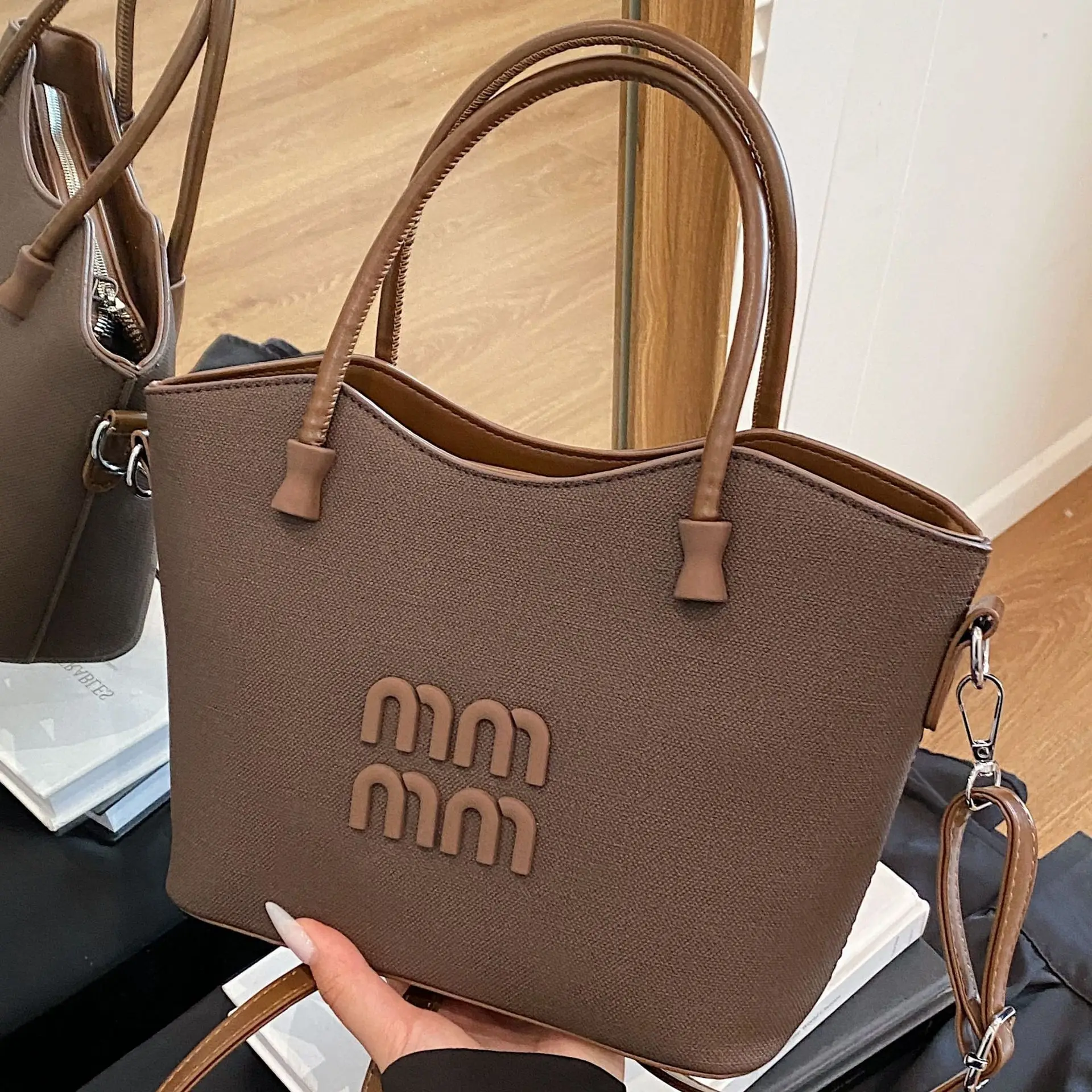 

2025 Niche Vintage Shoulder Bag, Women's Luxe Bucket Crossbody Purse, Day to Night Tote, Casual Sling Bag, Leather Bag