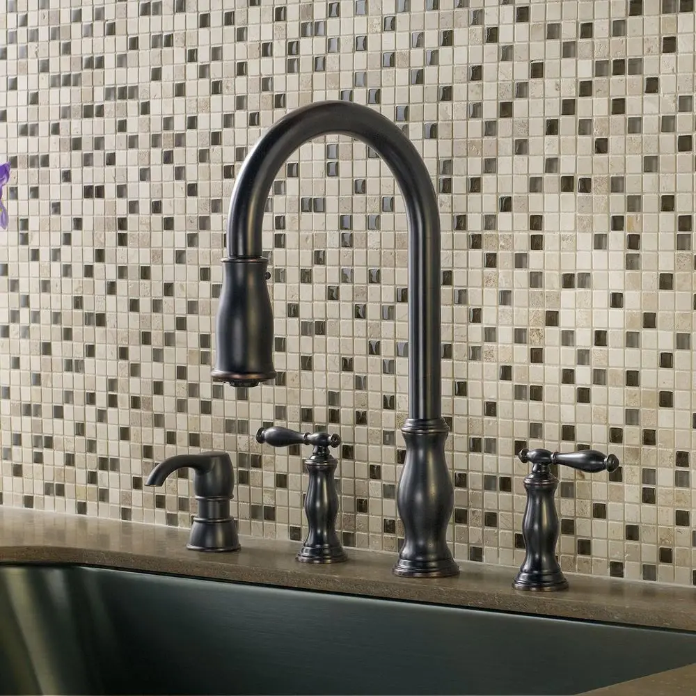 Torneira de cozinha com pulverizador pull-down de arco alto com alça dupla e dispensador de sabão em acabamento bronze toscano, modelo F5314HNY