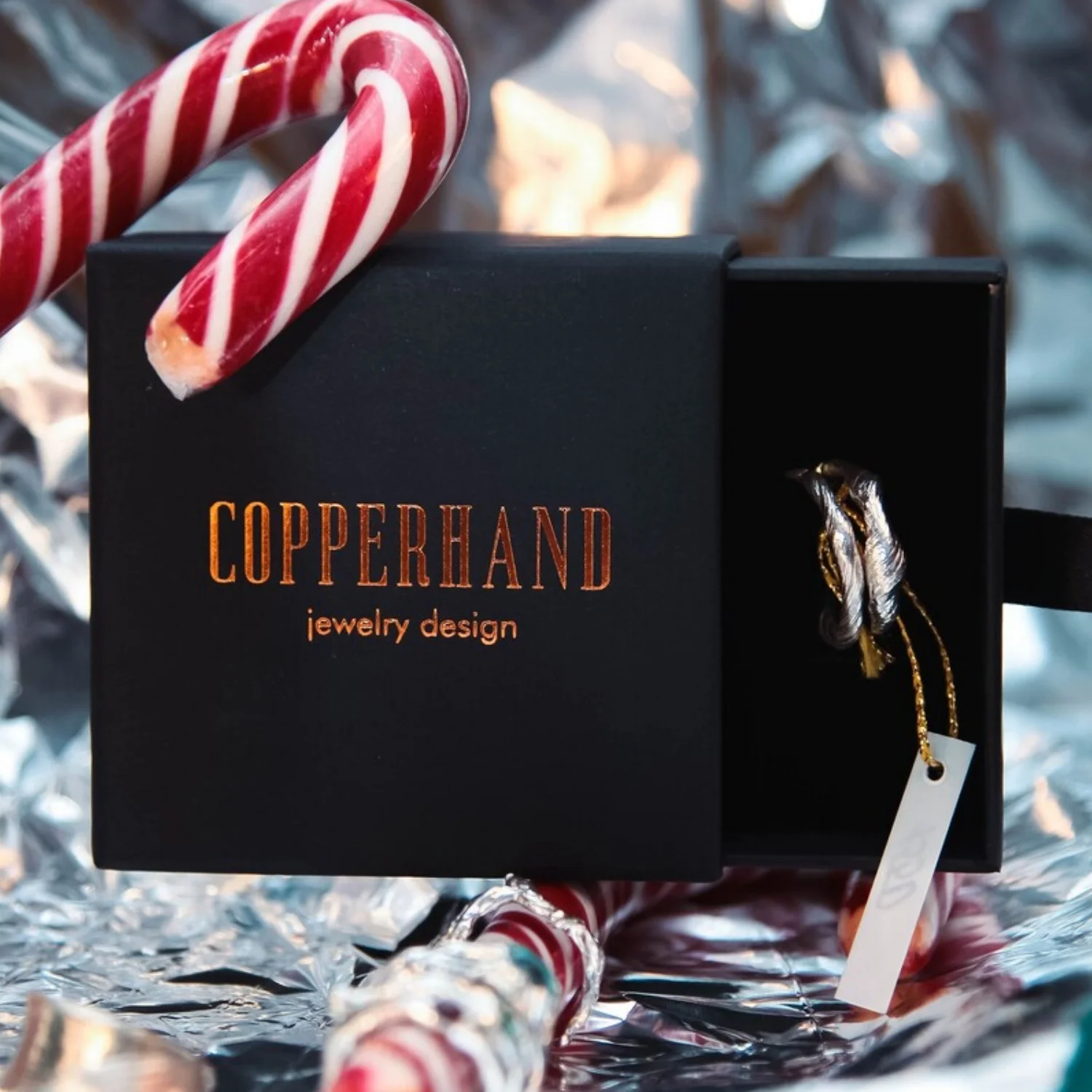 

Персонализированная фиолетовая шкатулка для драгоценностей из 20 шт. с мешочком из микрофибры: набор упаковки с логотипом