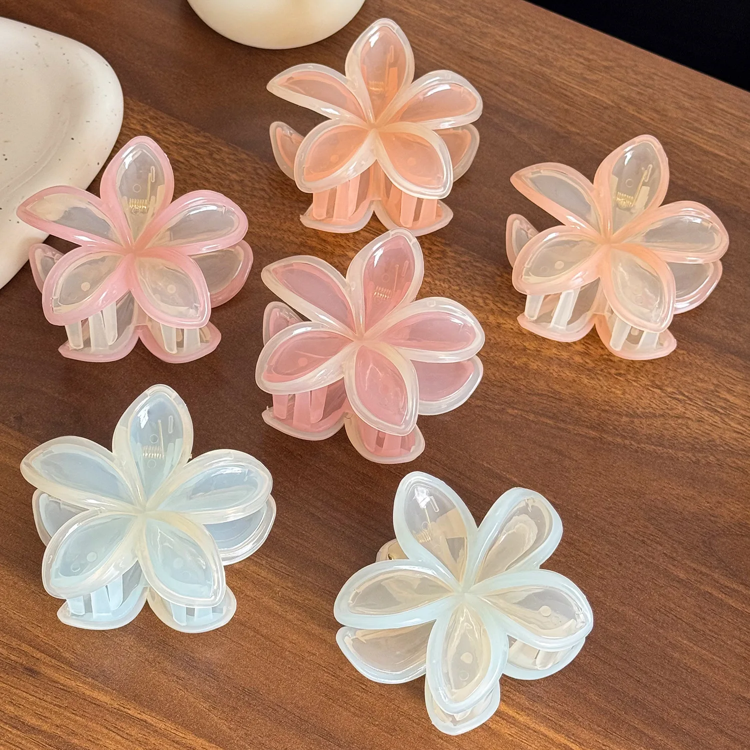 

Dowell Large Flower Hair Clipper Hawaiian Style Acrylic Transparent Women's Hair Accessory