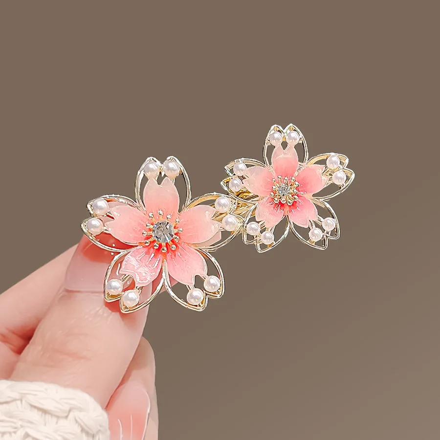 Sweet Sakura Hairpin Hollow Metal Clip Women\'s Side Bangs Clip New Flower Duckbill Clip Headwear