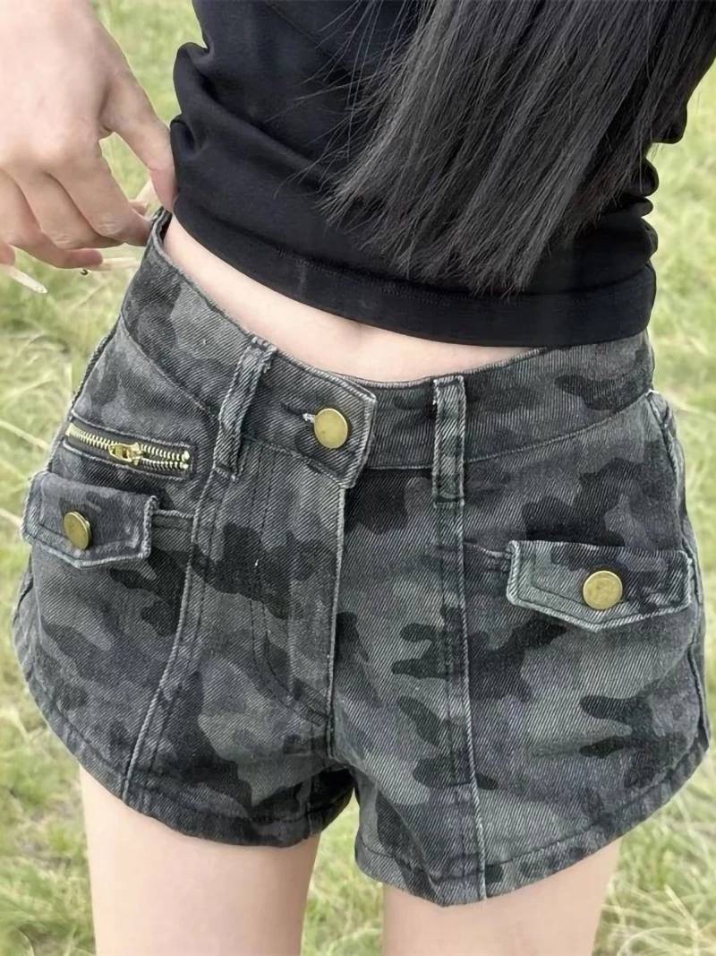 

Женские джинсовые шорты с камуфляжными пуговицами и молнией, винтажные американские популярные шорты для девочек, лето 2024, новые шорты с высокой талией на бедрах