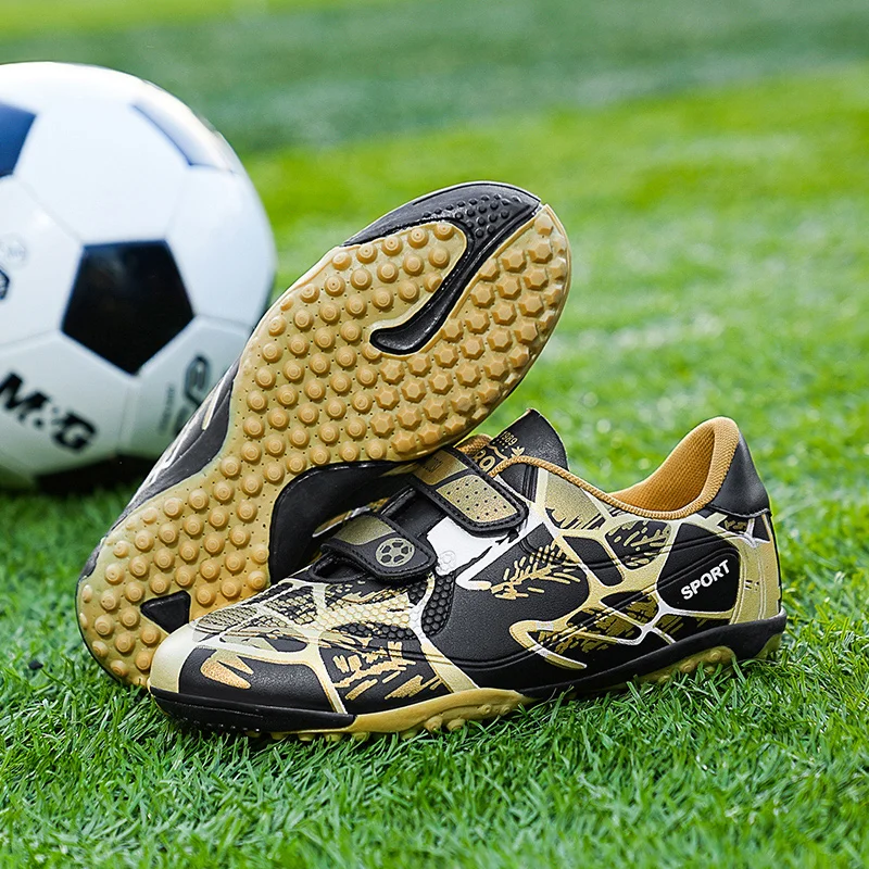 

A pair of children's four-season leather football shoes with stud detailing, wear-resistant football shoes, sizes 28-38，MZ-A166