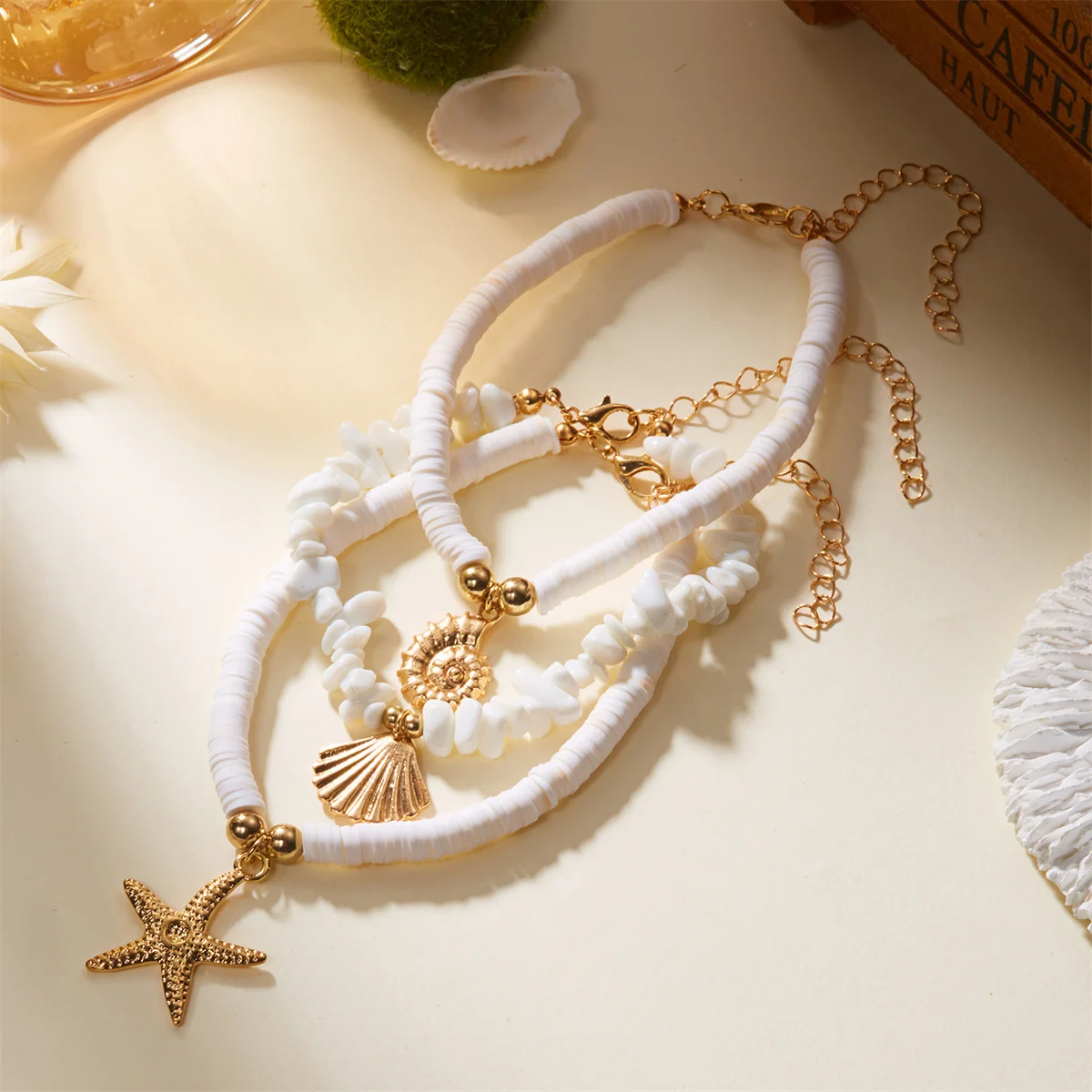 Boho Mehrlagiges Fußkettchen mit Seestern-, Walflossen- und Muschel-Imitat-Anhängern für Frauen, Kunstperlen und Perlen, Sommer-Strand-Ozean-Fußschmuck – Detail 5