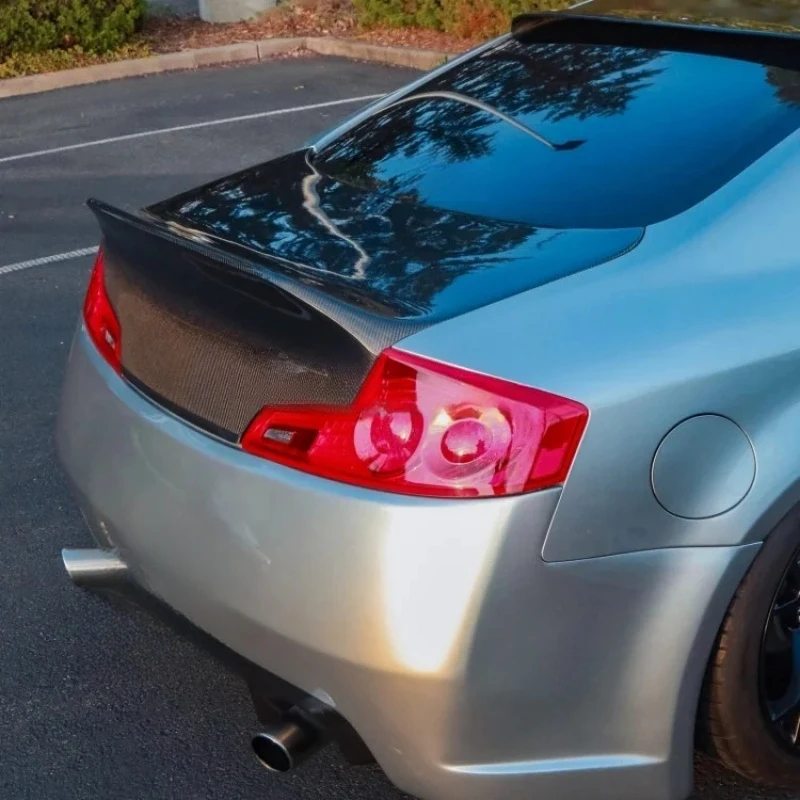 

High Quality Wet Carbon Fiber V1 CLS Style Two-Door Rear Trunk Cover for G35
