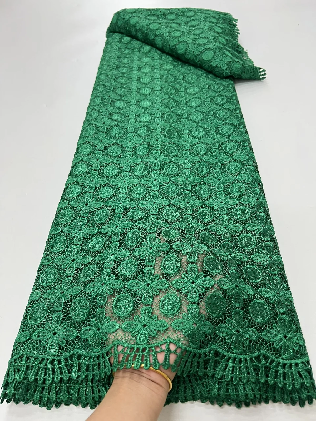 

Новейшая зеленая водорастворимая африканская кружевная ткань 2025 года, высококачественная французская нигерийская гипюровая кружевная ткань для праздничного платья LR25140