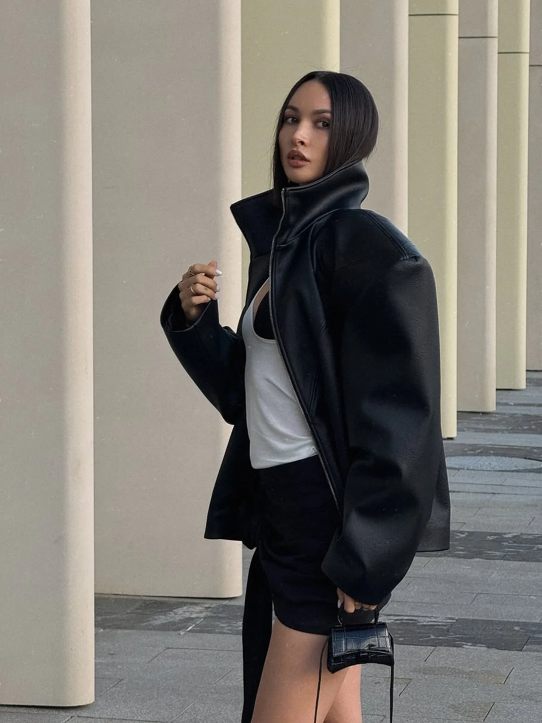 

Женская кожаная куртка с широкими плечами, на молнии, с воротником-стойкой, с поясом на талии, повседневная верхняя одежда, модный весенний наряд