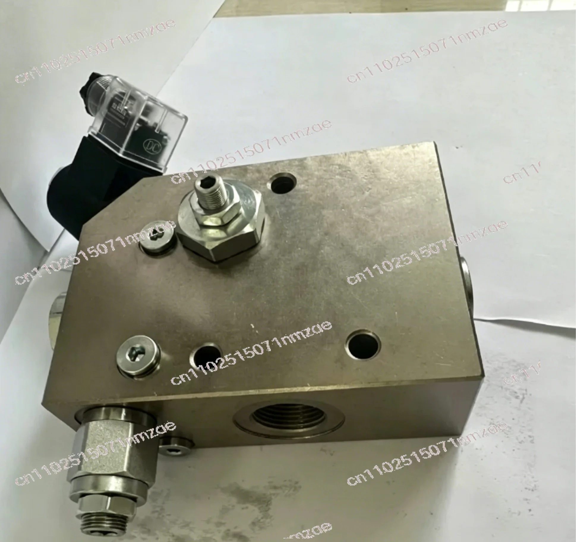 

12V 24V 3/4 Inch Hydraulic Control Valve Flow Divider for Rock Breaker Hammer Backhoe Loader Piping System