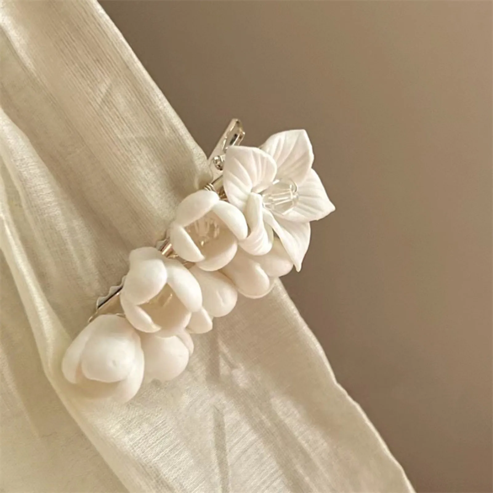 Vintage-Jasmin-Haarspange, handgefertigt, künstliche Blumen-Haarnadel für Frauen und Mädchen, trendige Kopfbedeckung, exquisiter Schmuck, Haar-Accessoires – Detail 2