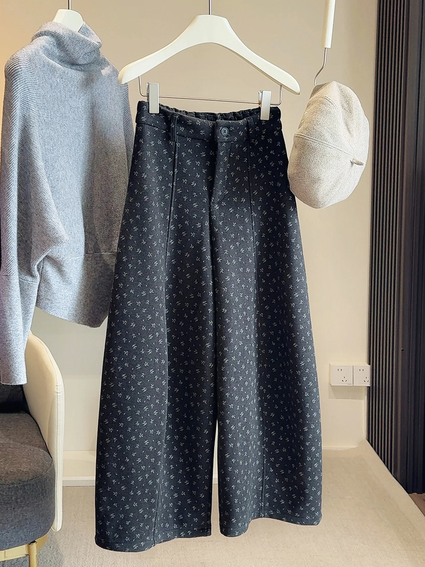 

Серые широкие брюки с цветочным принтом в стиле ретро, женские зимние повседневные укороченные брюки на флисовой подкладке с эластичной резинкой на талии, новый наряд для поездок на работу