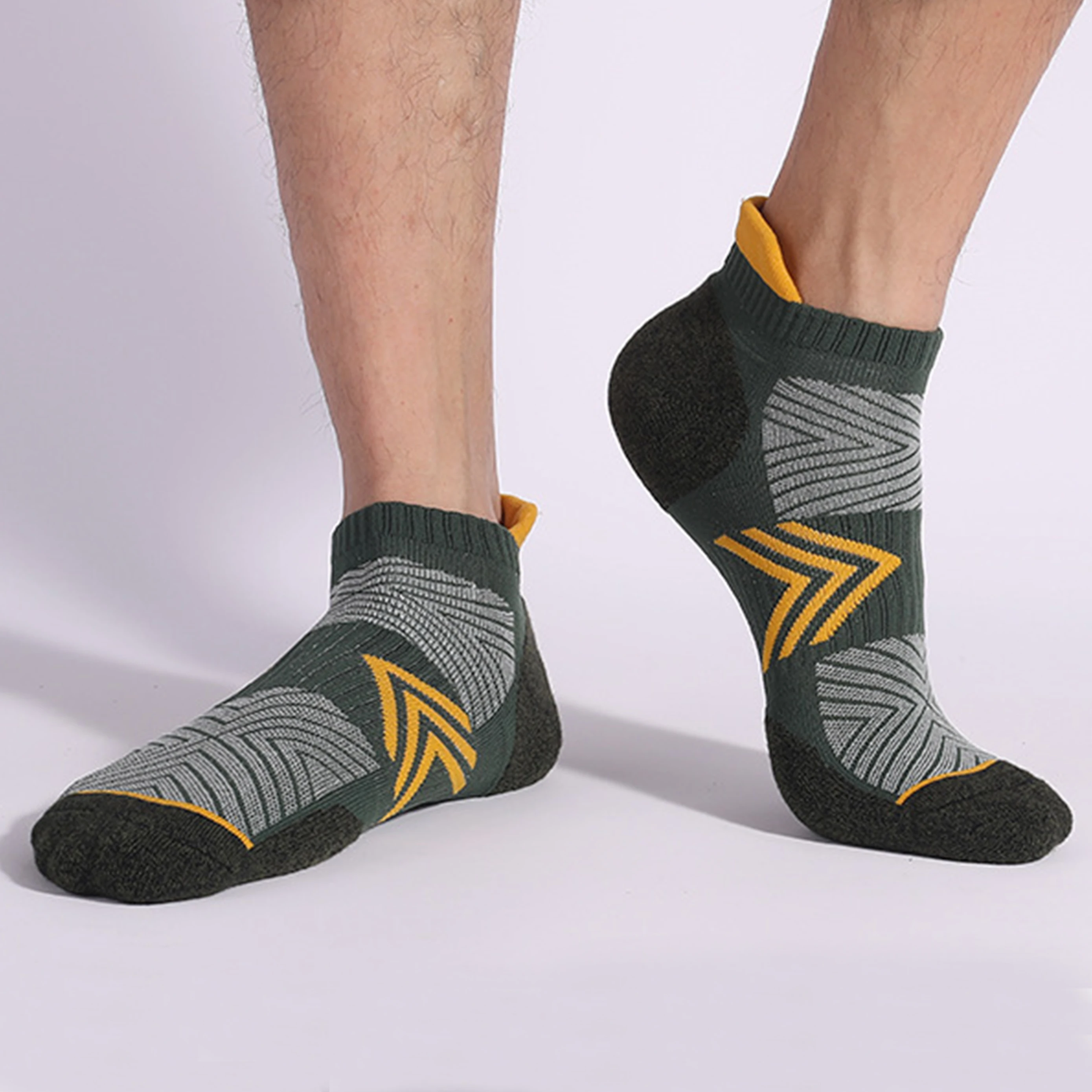 Hochwertige verdickte Herren socken atmungsaktive unsichtbare kurze Socken lässig gekämmte Baumwoll-Sport laufboot socken für den ganzen Tag