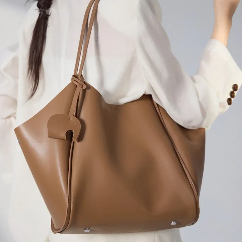 

2025 Fashion Orignal Genuine Leather Large Capacity Cowhide Tote Bag Simple Soft Leather Single Shoulder Commuter Tote Hobo Bag