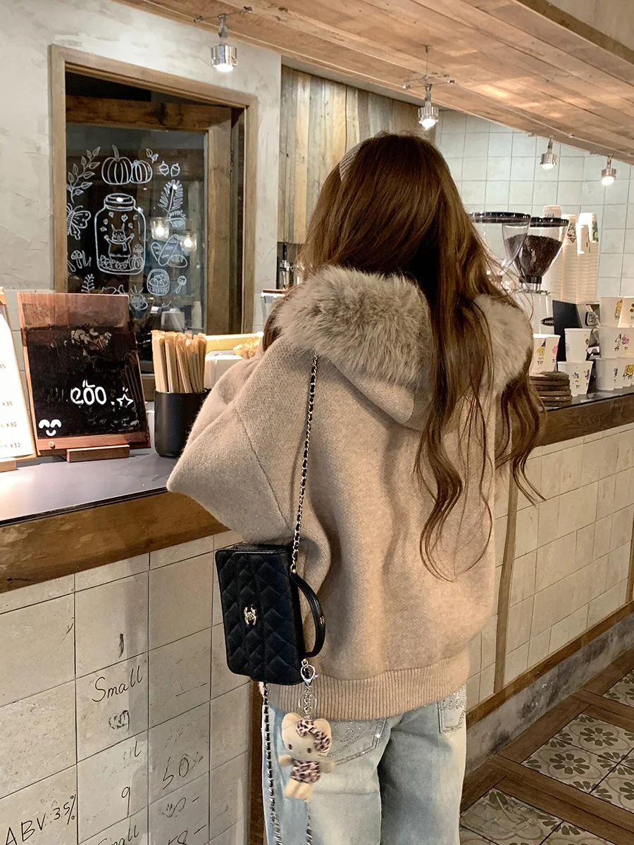 

CallmeEar Women's Oversized Soft Knitted Sweater with Large Fur Collar Autumn Winter Open Cardigan Slimming Comfortable Faion