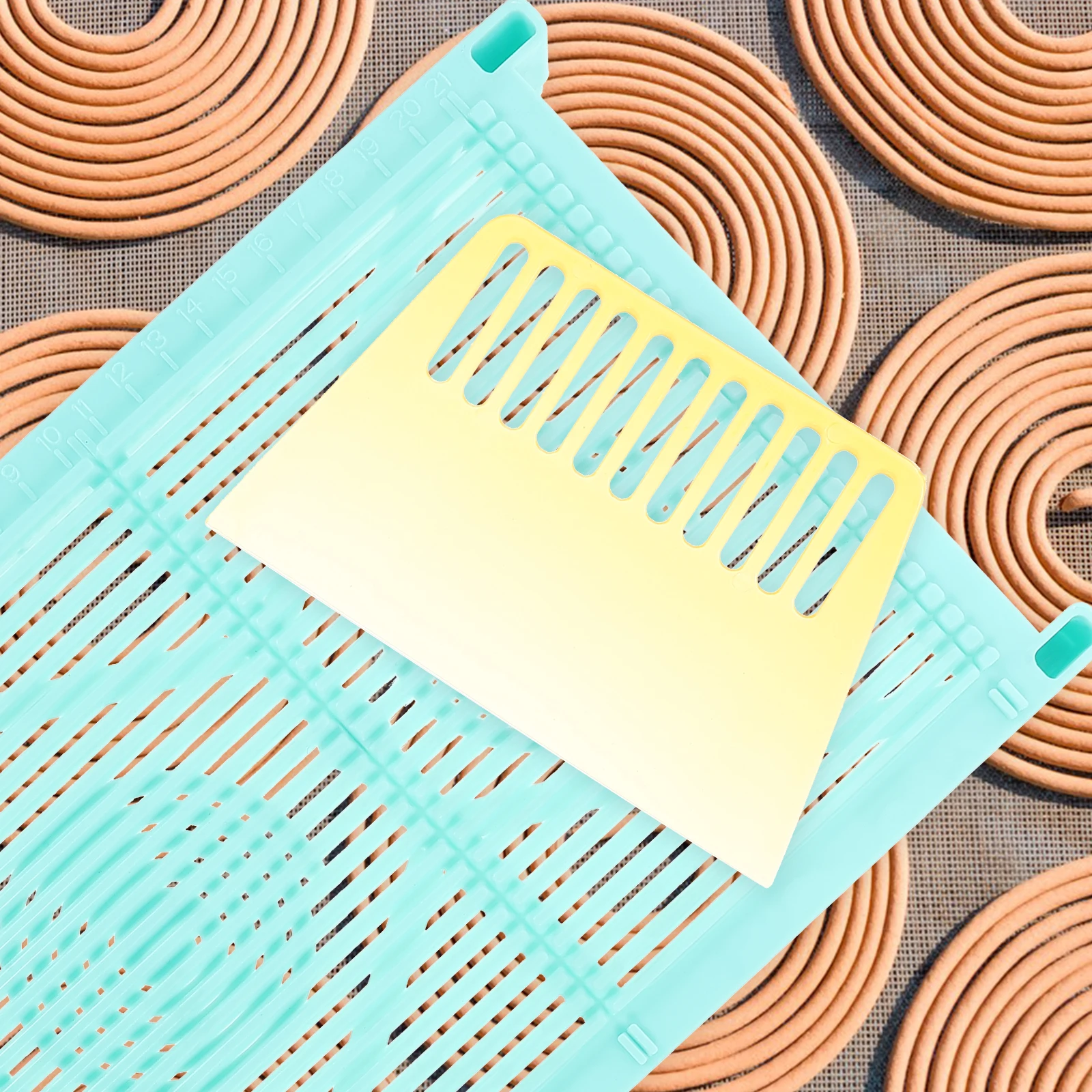 

Incense Drying Board Plastic DIY Incense Making Kit Tools Lightweight Portable Easy Clean Maintain Raised Foot Pads Stacking Sun