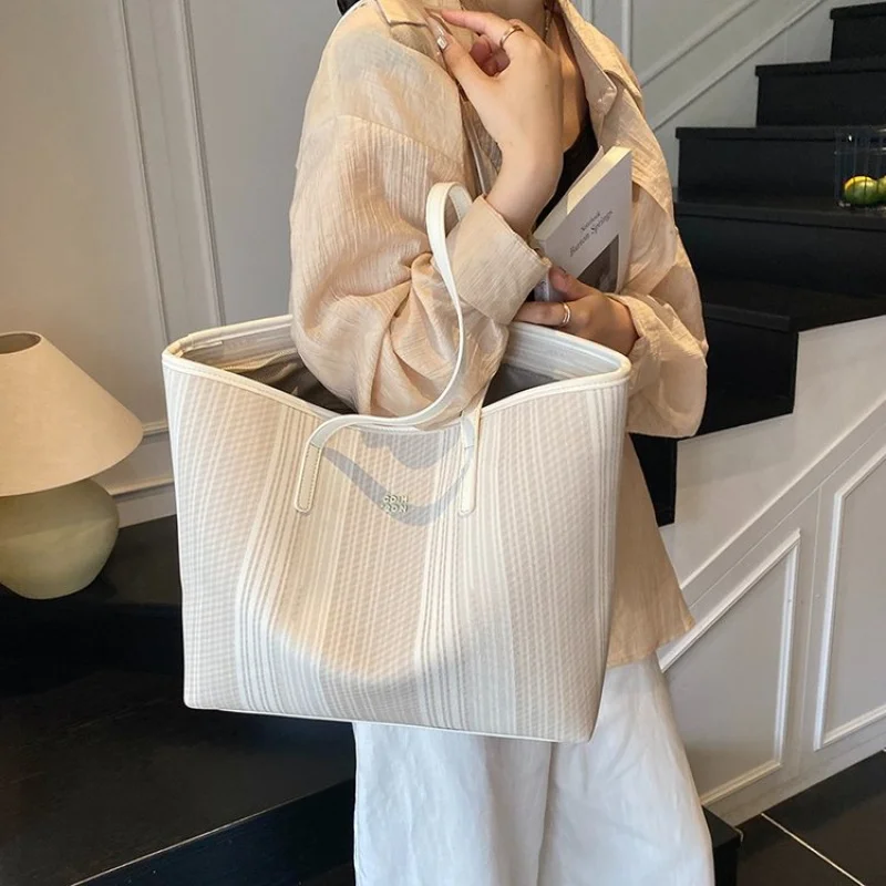 

Women's Fashionable Messenger Bag With Casual Simple Vintage Style And Trendy Design Perfect For Daily Use And Commute​