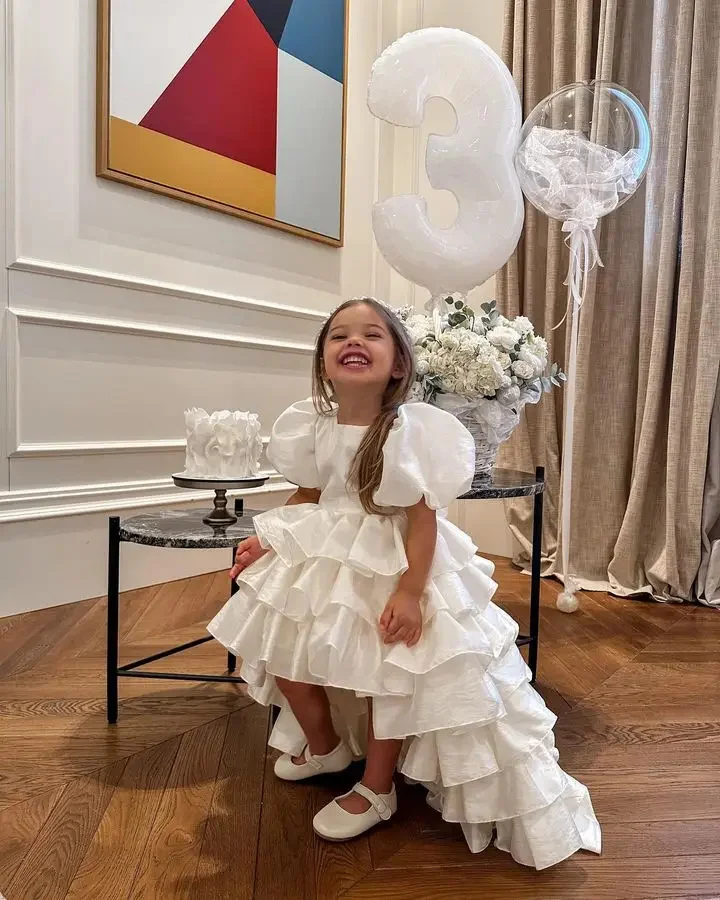 White Puffy Flower Girl Dress For Wedding Satin Layered With Bow Short Sleeves Kids Birthday Party Dress First Communion Gowns