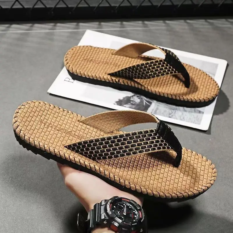 Men Slippers Summer Trend Lightweight Flip Flops Man Minimalist Fashion Holiday Leisure Beach Slippers Men Chanclas Pantuflas