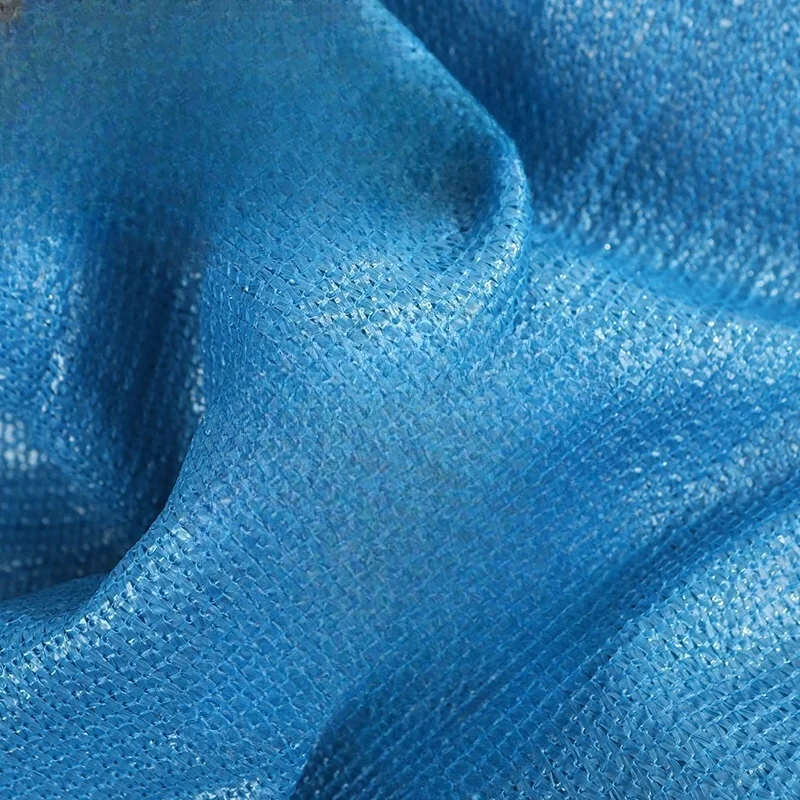 

Специальная солнцезащитная сетка для патио и сада: это перфорированная солнцезащитная сетка изготовлена из полиэтиленовой сетки высокой плотности, которая дышащая и