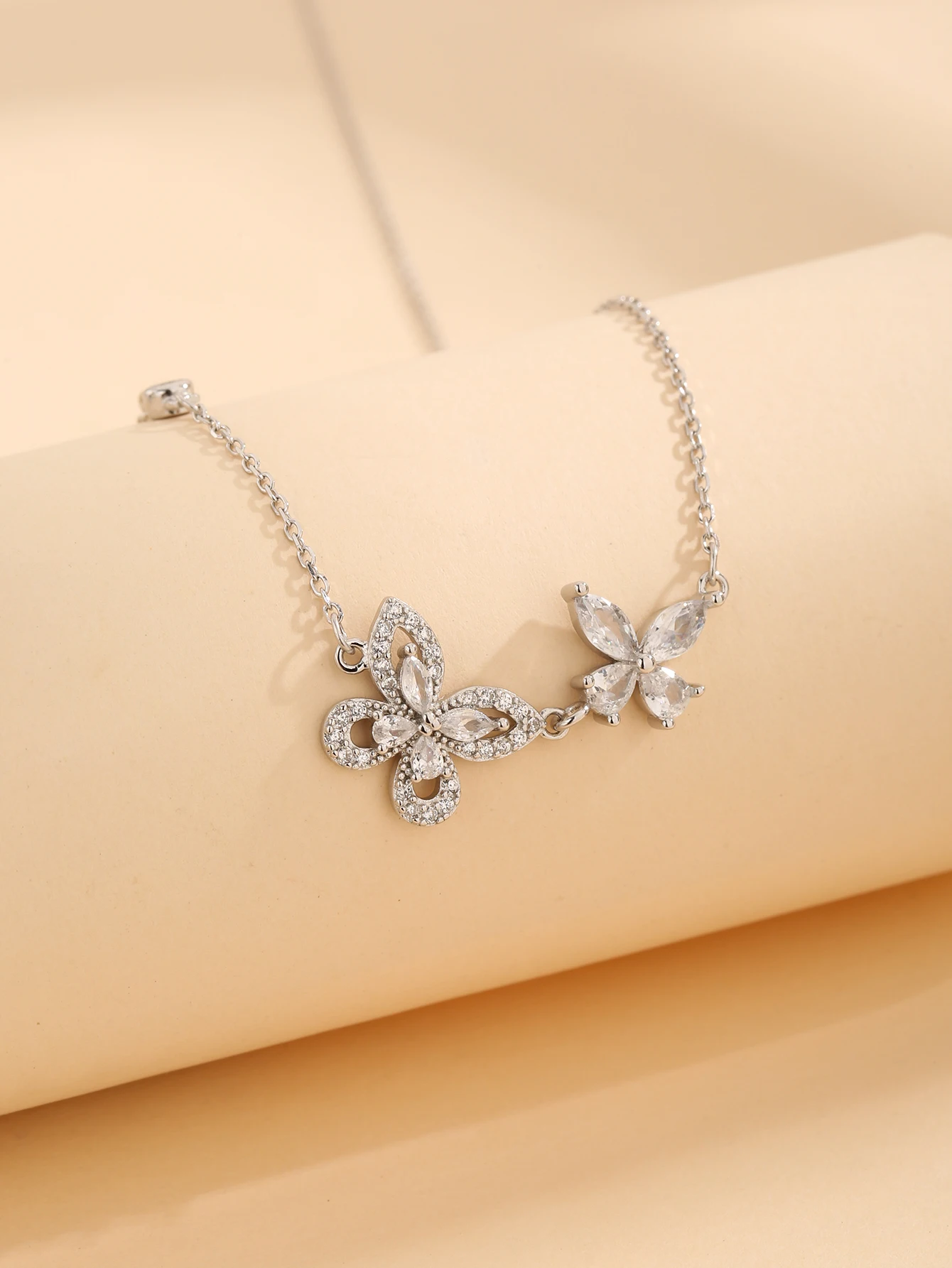 New personalized S925 silver niche Instagram style minimalist butterfly shaped zircon necklace