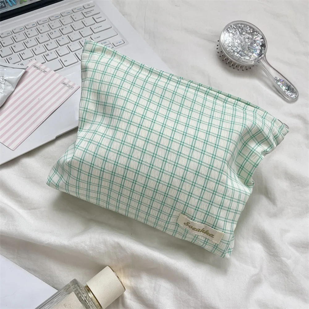 

Cute Floral Cosmetic Bag Multifunctional Wrinkled Flower Makeup Bag Waterproof Countryside Makeup Lipstick Storage Bag Travel