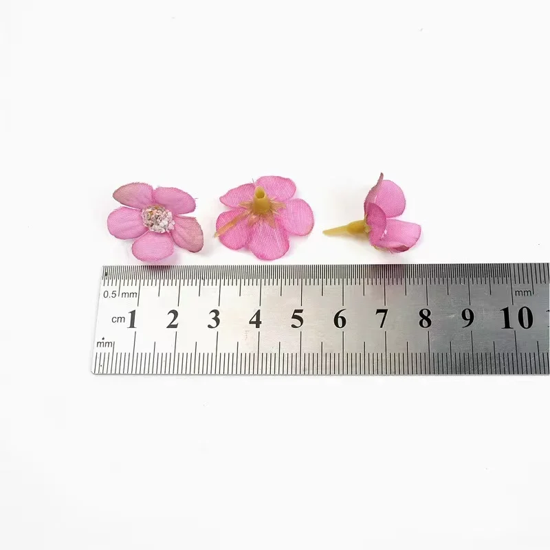 100pcs 2CM Artificial Flower Heads Artificial Craft Flowers Small Mini Daisy Flower Heads Wedding Crown Wreath Accessories Decor