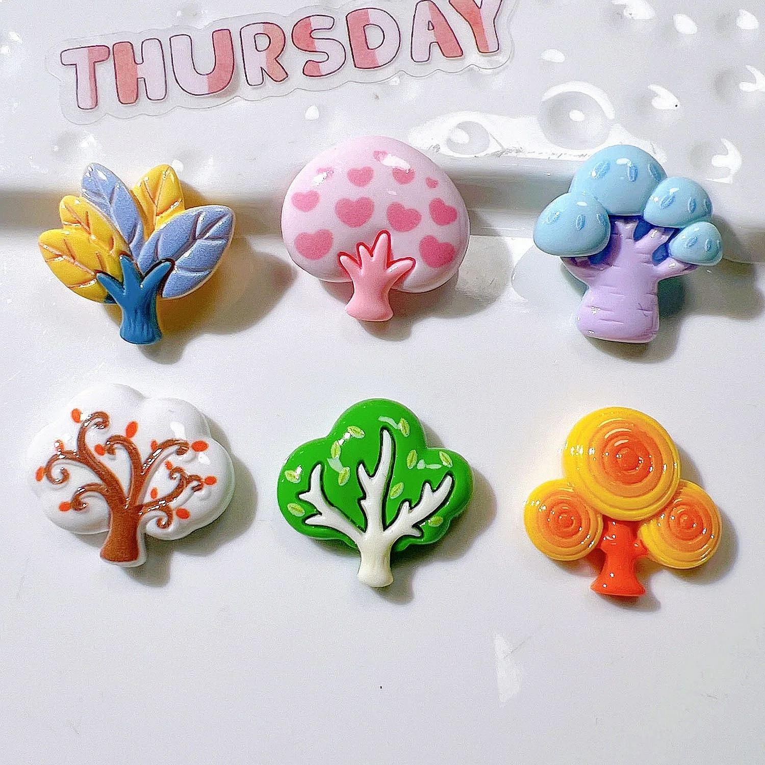 100pcs Kawaii Miniature Tree Resin Flatback Cabochon DIY Phone Case Hairpin Keychain Scrapbook Charm Dollhouse Decor