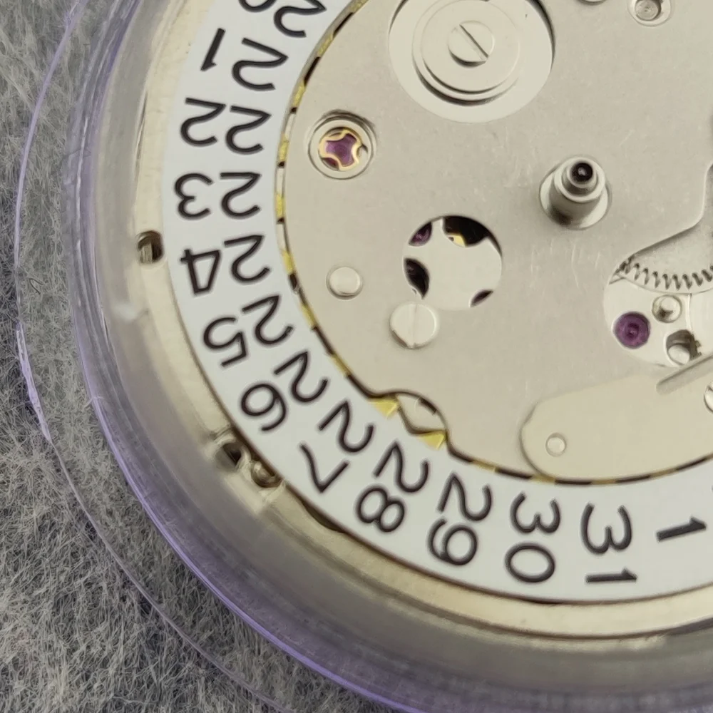 Made In China NH35 Movement Can Replace Japanese NH35 Movement Date At 3 o'clock Calendar High Accuracy Automatic Mechanical