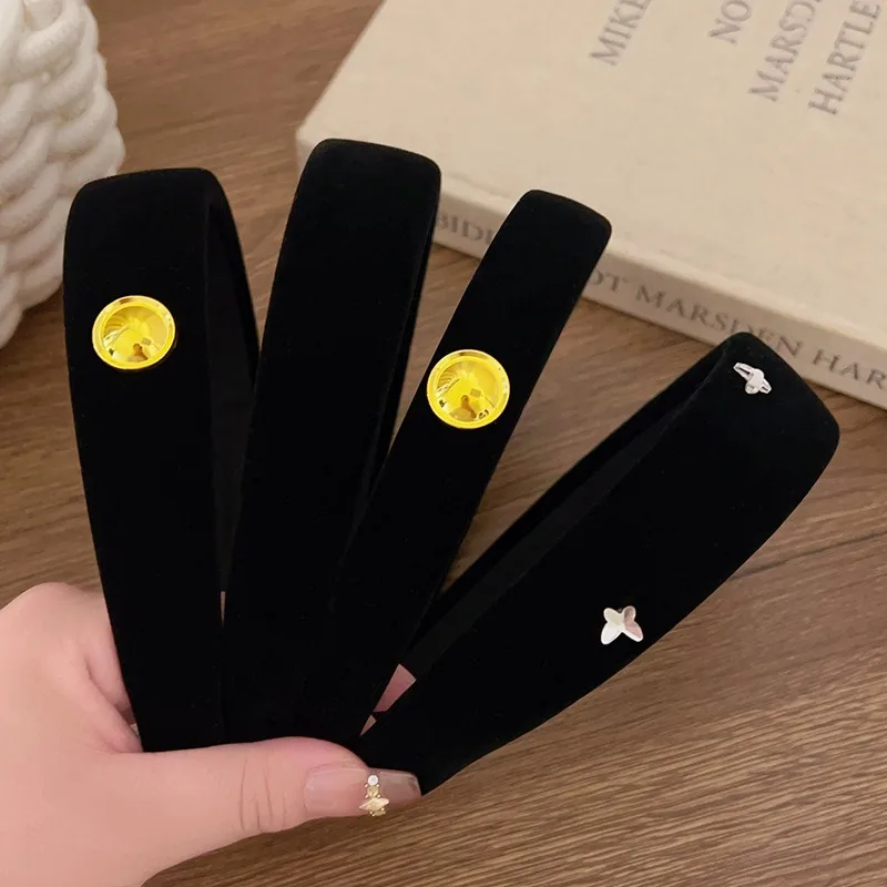 Preto veludo retro luz luxo bandana ouro fivela decorativa textura estilo feminino moda elegante versátil headwear