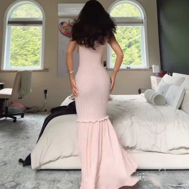 Abito lungo da donna sexy con scollo a V e volant a onde Abito da festa a pieghe sottile a vita alta solido primaverile 2025 Abito estivo Boho in maglia senza maniche