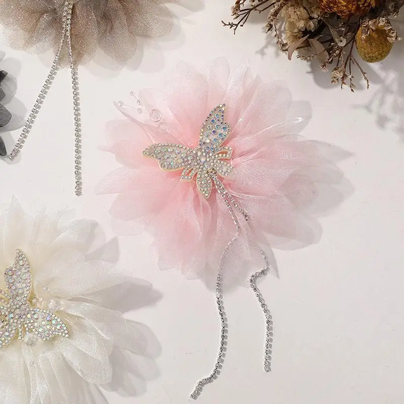 Weiche, flauschige Tüll-Haarklammern mit Strass-Schmetterling, funkelnden Kristallen und Quasten für Damen, geeignet für Hochzeiten und Partys. – Detail 10