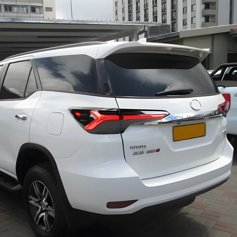 

Для Toyota Fortuner 2016-2020 светодиодные автоматические задние фонари в сборе, обновленный стиль Lamborghini, динамические поворотные задние фонари, автомобильные аксессуары