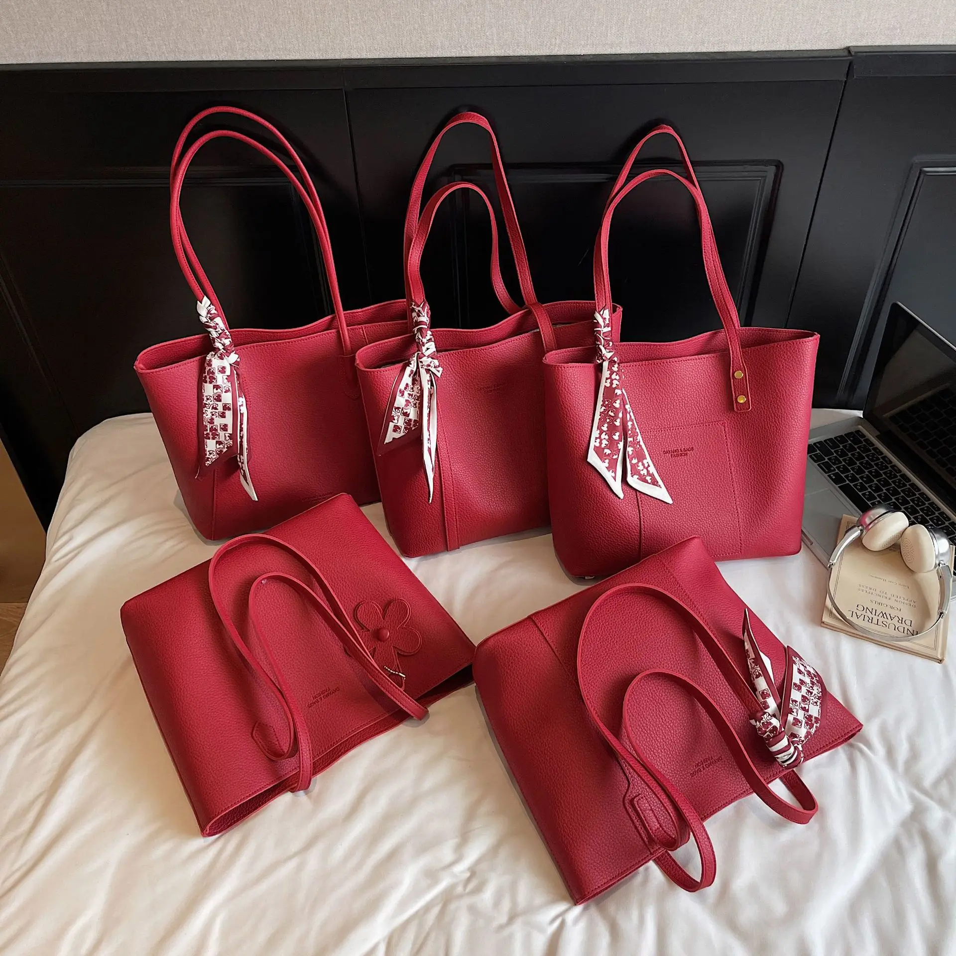 

2025 New Simple Commuter Tote Bags Classic Red Large Capacity Women Shoulder Bags Female Daily Out Handbags