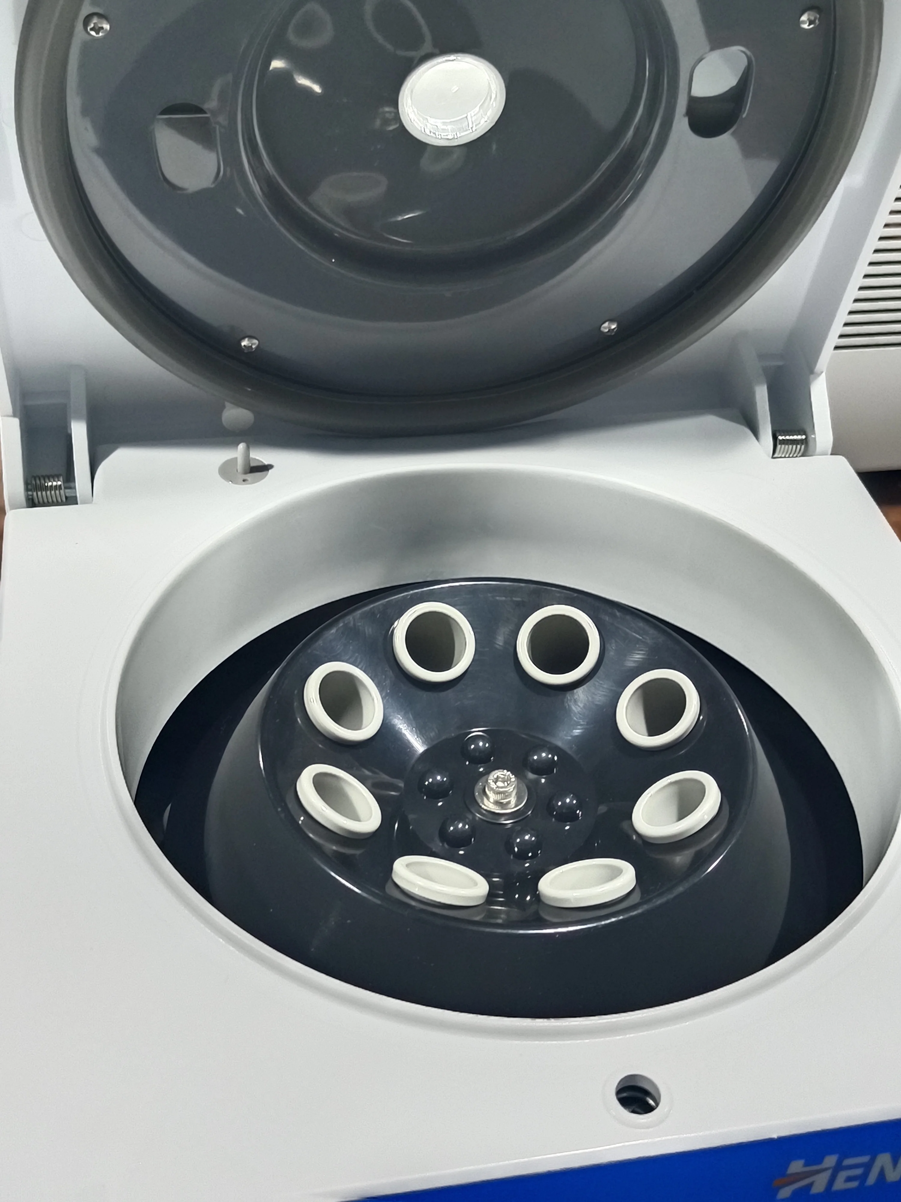 小型2-4B低速実験用遠心分離機、8×15ml固定角ローター付き、最大速度4000rpm、低価格