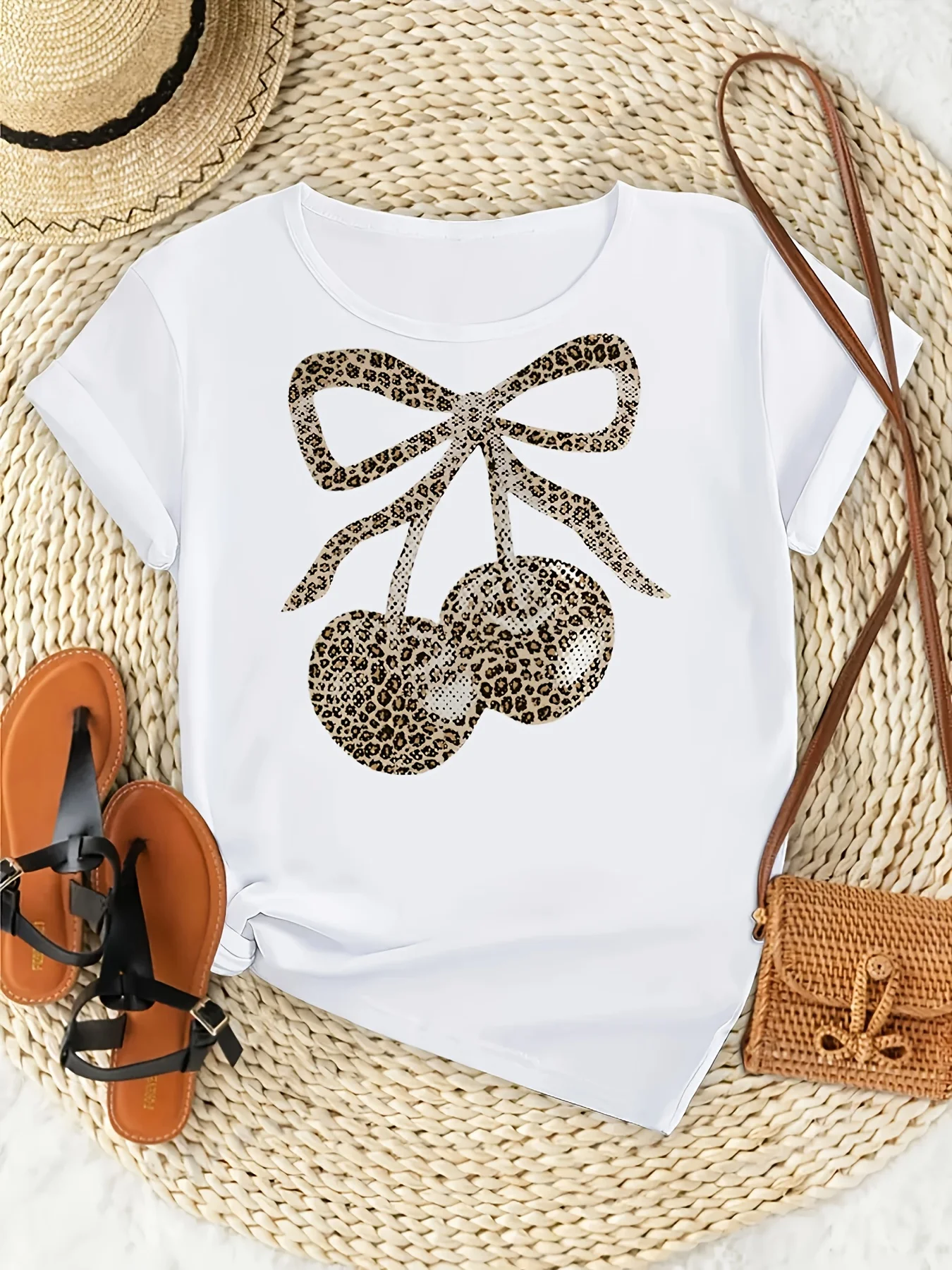 شيك ليوبارد الكرز طباعة عادية ريترو ستايل المرأة قمة الموضة طباعة هندسية طاقم الرقبة قصيرة الأكمام تصميم بألوان نابضة بالحياة