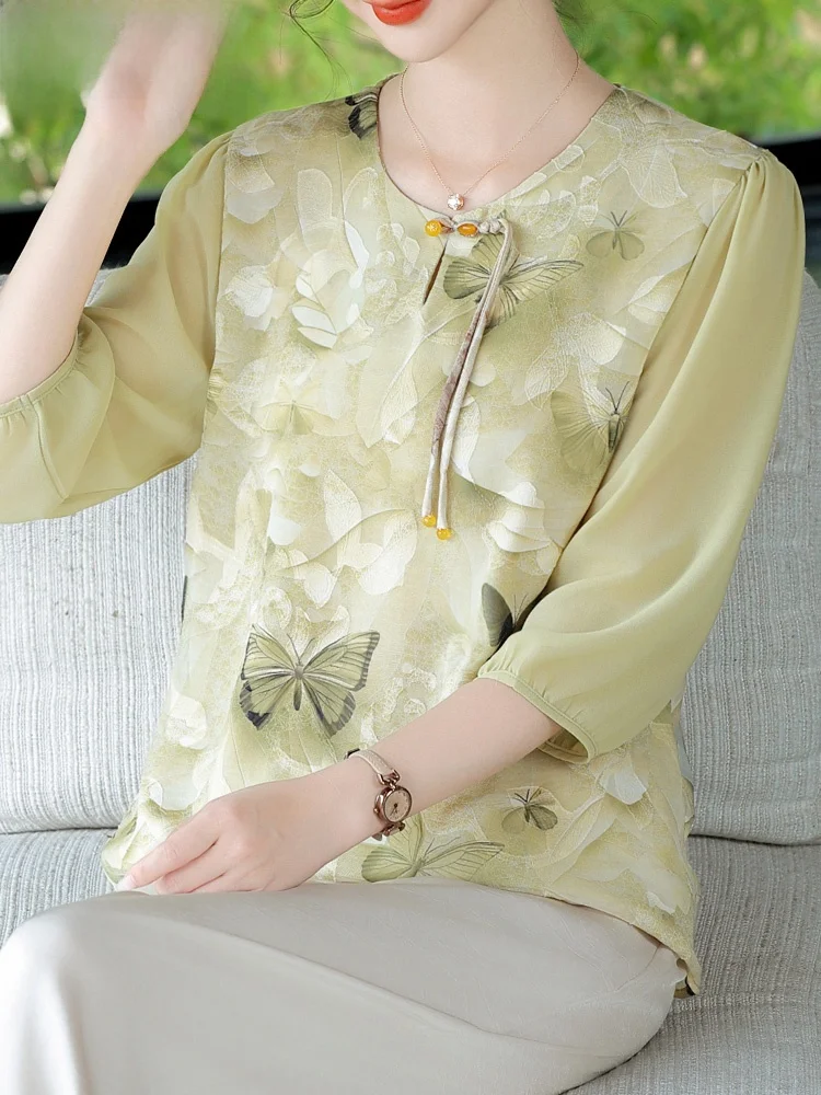 

Модный летний комплект одежды для женщин среднего возраста: юбка миди и блузка из полиэстера с круглым вырезом, коротким рукавом и цветочным принтом.